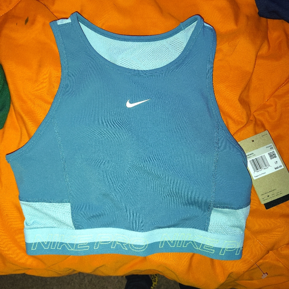 Nike crop top bra